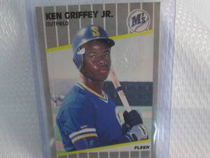 lot 3 image: 1989 Fleer Ken Griffey Jr Rookie Ca...