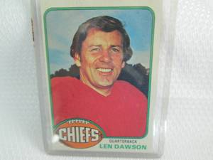lot 7 image: 1976 Topps Len Dawson Card...