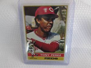lot 21 image: 1976 Topps Tony Perez Card...