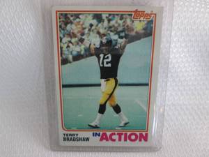 lot 25 image: 1982 Topps Terry Bradshaw Card...