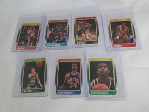 lot 65 image: Assorted 1988-89 Fleer Basketball C...