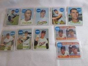 lot 147 image: 1969 Topps Minnesota Twins Cards...