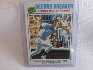 lot 169 image: 1977 Topps George Brett Record Brea...
