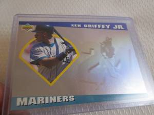 lot 209 image: 1993 Upper Deck Ken Griffey JR Diam...