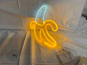 lot 29 image: LED Banana Light
