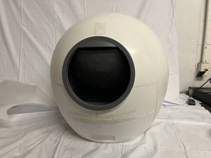lot 147 image: Els Pet Spacehip Self Cleaning Cat Litter Box