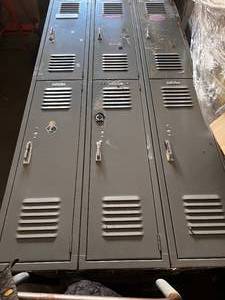 lot 273 image: 6 Unit Metal Locker Cabinet