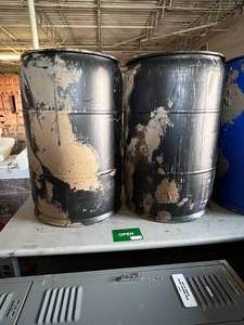lot 276 image: 55 Gallon Plastic Drum