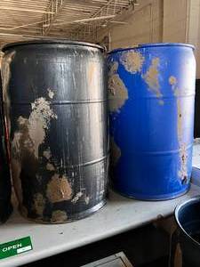lot 277 image: 55 Gallon Plastic Drum