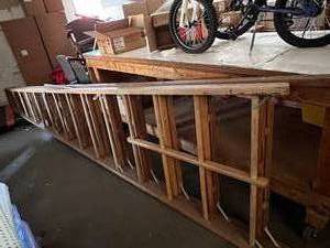lot 282 image: Wooden Ladder