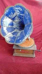lot 1 image: Standard Model A Record Player with Horn