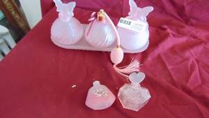 lot 12 image: Pink Dresser Perfume Set plus 2 Bottles