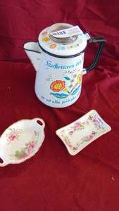 lot 14 image: Coffee Pot and 2 Small Trays