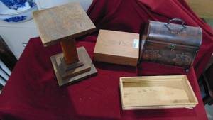 lot 20 image: Vintage Small Oak Stand and Boxes