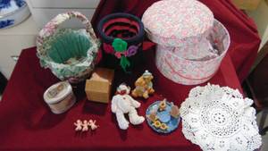 lot 21 image: Baskets and Misc Miniatures