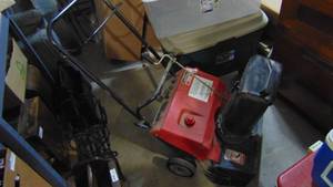 lot 41 image: Noma Small Snowblower
