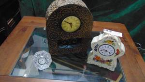 lot 48 image: 3 - Clocks