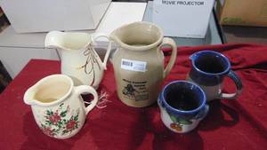 lot 65 image: 4 - Pitchers and Crock