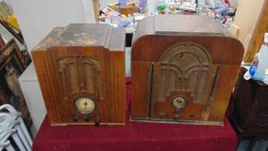lot 66 image: 2 - Vintage Radios for Parts or Repair