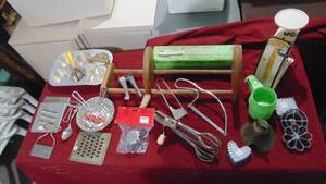 lot 67 image: Lot of Misc Kitchen Items