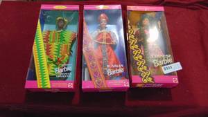 lot 70 image: 3 - Barbies