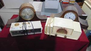 lot 81 image: 4 - Clocks for Parts or Repair