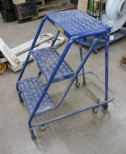 3 step rolling stairs