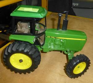 John Deere 4455 toy farm tractor