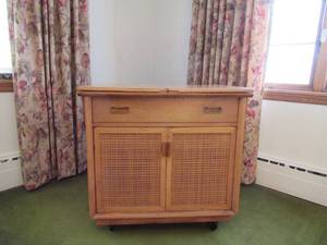 lot 2 image: Vintage Oak SideboardCartBar Cart on wheels. Expandable.