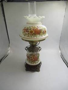 lot 17 image: Vintage Hurricane Table Top Lamp with brass base. Works