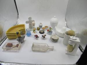 lot 37 image: &nbspMisc. Vintage items.