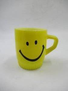 lot 41 image: Vintage Smiley Face Mug. 1970s. Nice Retro piece.