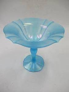 lot 42 image: Vintage Blue Pedestal Compote Glass Dish. 