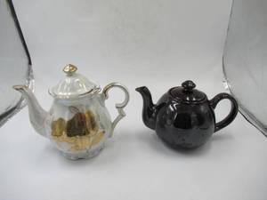 lot 48 image: 2 Vintage Tea Pots. Cottage Core. Granny Core.