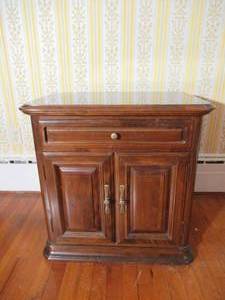 lot 80 image: Vintage Ethan Allen Night Stand.