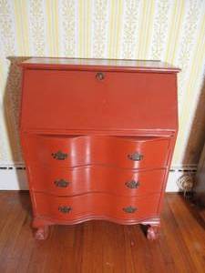 lot 82 image: Charming Vintage Serpentine DeskDrop Down Secretary. 