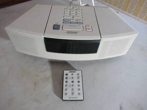 lot 86 image: Nice Bose Wave Radio CD Player with remote control.
