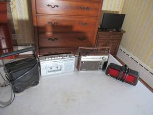 lot 89 image: Lot of Vintage Radios & Alarm Clock. Centurion. Panasonic. Realistic. All work