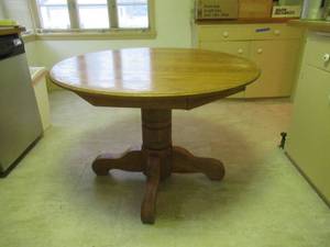 lot 111 image: Vintage 42 Round Oak Table. Cottage Core. Farmhouse. 