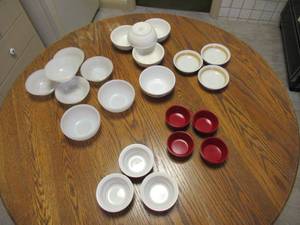 lot 114 image: Lot of various Vintage Bowls. Fire King. Homer Laughlin and more. Farmhouse. Cottage Core. 