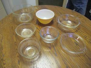 lot 117 image: Lot of Vintage Mixing Bowls. Pyrex. Fire King. Granny Cottage Core. Farmhouse. 