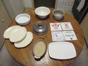 lot 118 image: Misc. Bowls & Plates and more. Cottage Core. 