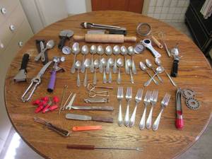 lot 128 image: Lot of Misc. Vintage Service ware. Granny Cottage Core. Farmhouse. 