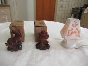 lot 132 image: Small Lamp & Asian Statues.