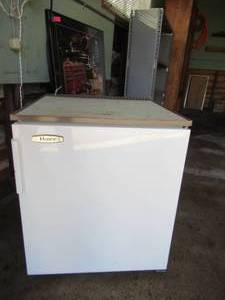lot 150 image: Haier portable Mini Fridge.