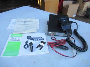 lot 163 image: Vintage Realistic CB Radio 40 channel Transciever.