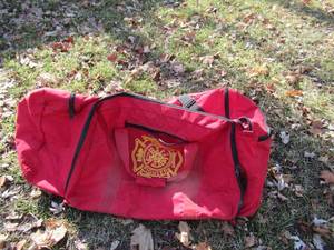 lot 190 image: Firemens Duffel Bag w gloves and key chain holder