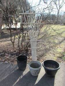 lot 194 image: Lot of Garden Pots & Trellis. Gardening. 