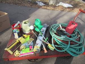 lot 200 image: Lot of Garage Stuff, Graden Hoses.