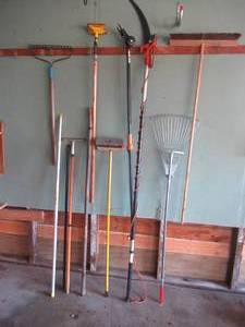lot 218 image: Lot of Items Branch & Tree Trimmer, Rake, Squeegy